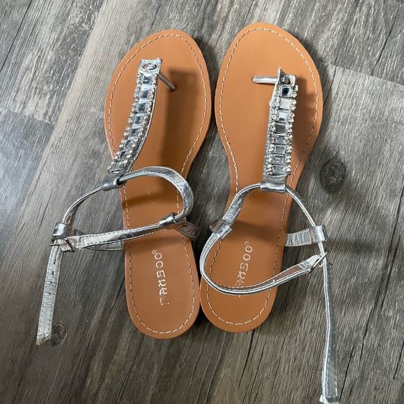 Size 7 summer sandals with strap - Picture 2 of 5